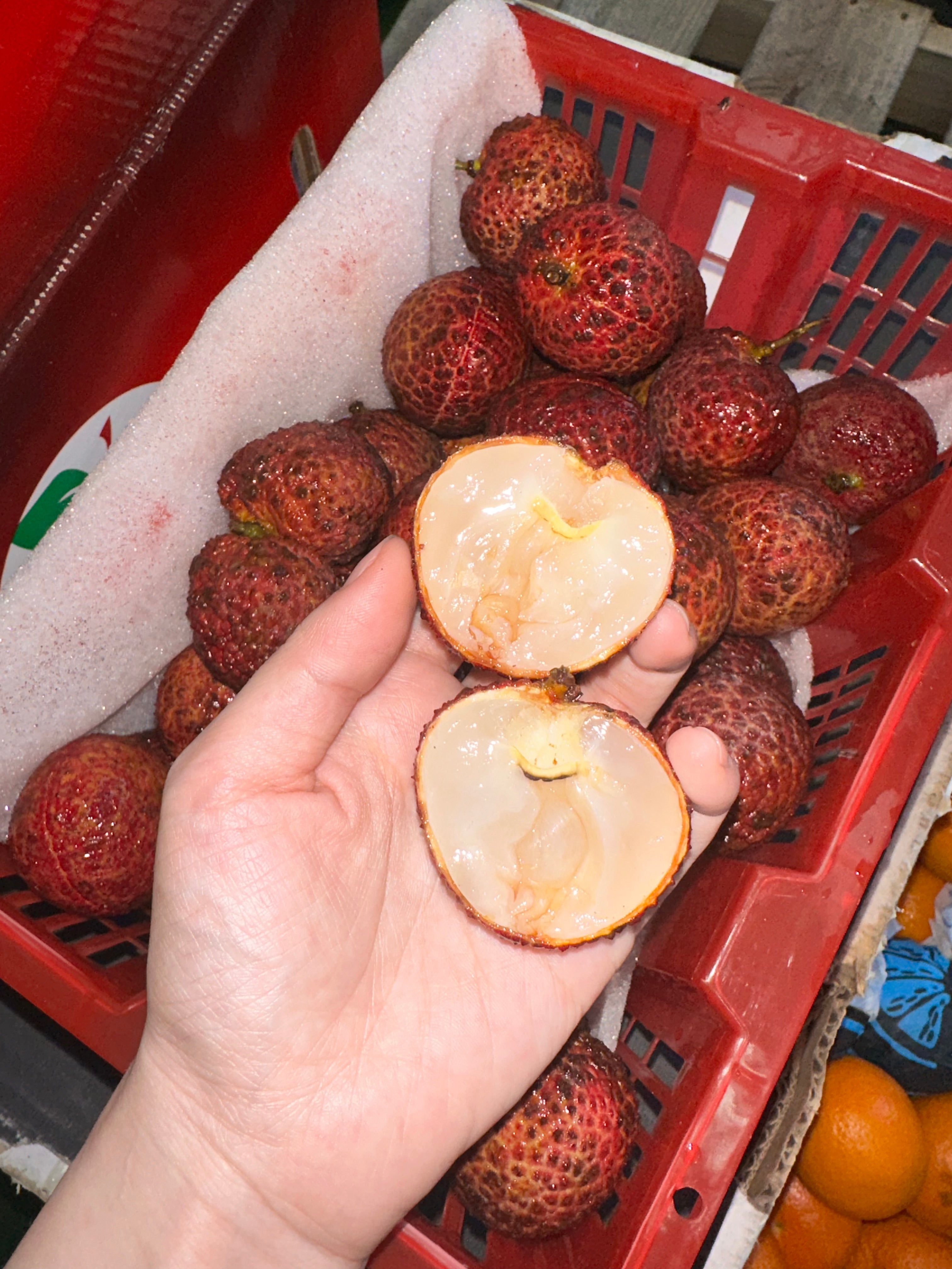 Seedless lychees