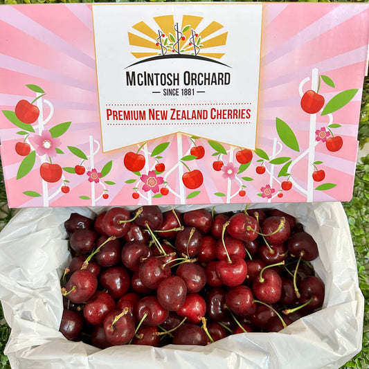 Love Me (2KG Cherry Box)